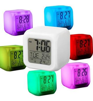 RELOJ DESPERTADOR DIGITAL CON LUCES CUBO