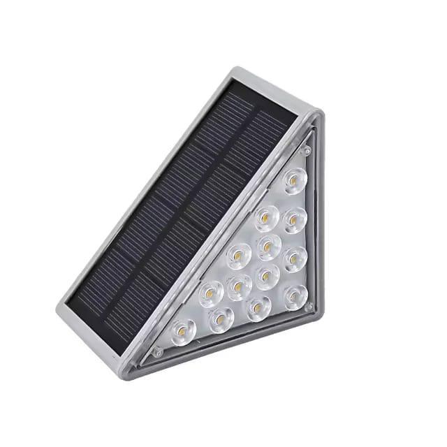 LAMPARA PISO SOLAR TRIANGULO X UNIDAD M179