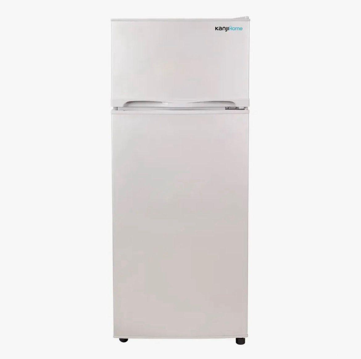 HELADERA 140L C/FREEZER 120X40X40 BLANCA TFK-HD140B
